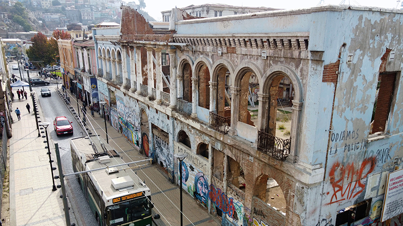 Buenas noticias: ya inició el cierre perimetral del edificio Subercaseaux