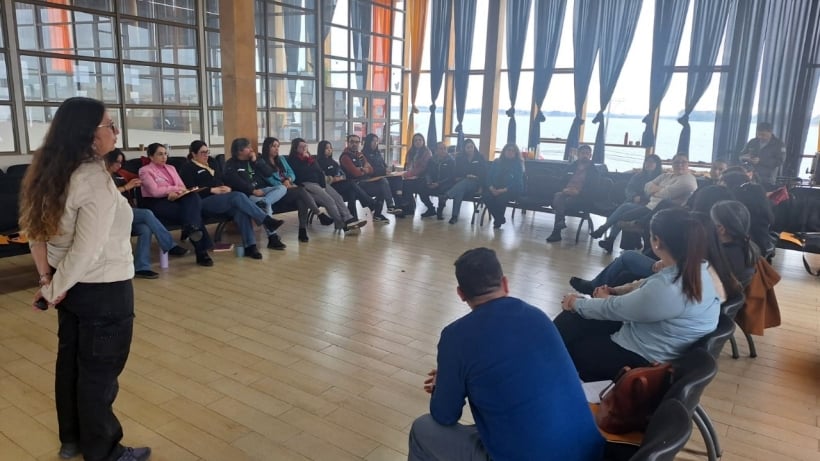 Funcionarios municipales de Maullín se capacitaron en primeros auxilios psicológicos