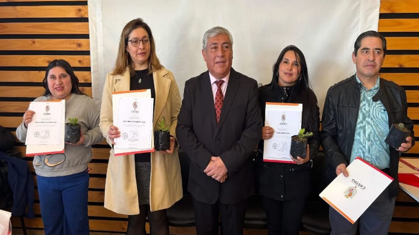 Reconocimiento a dirigentes de comités de vivienda en Castro