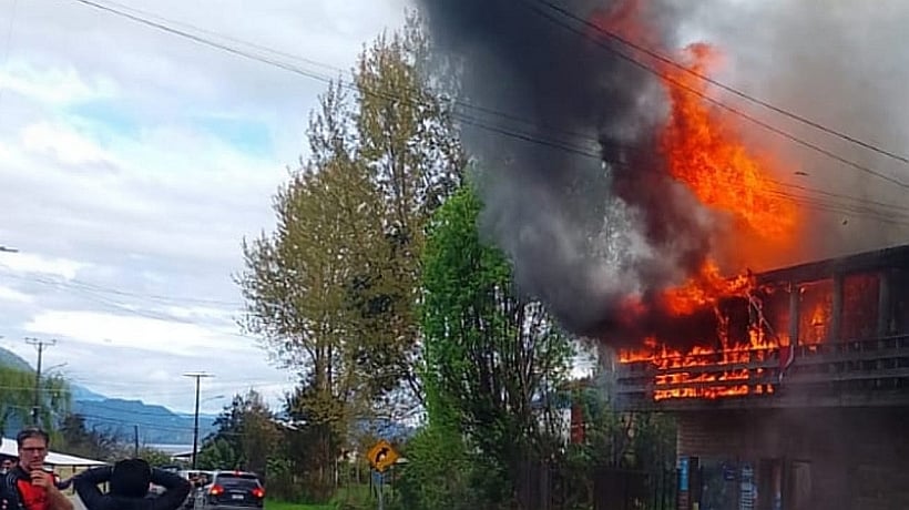 Incendio en Hualaihué consumió una vivienda y local comercial