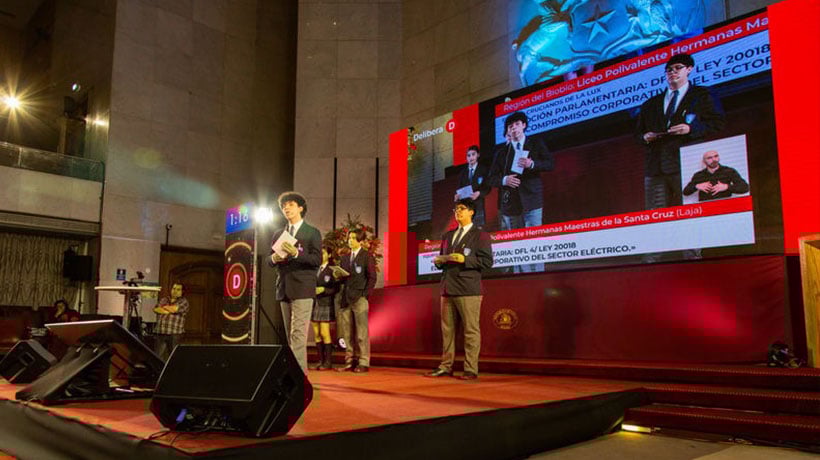 64 estudiantes de todo Chile se preparan para disputar la final del torneo Delibera en el Congreso