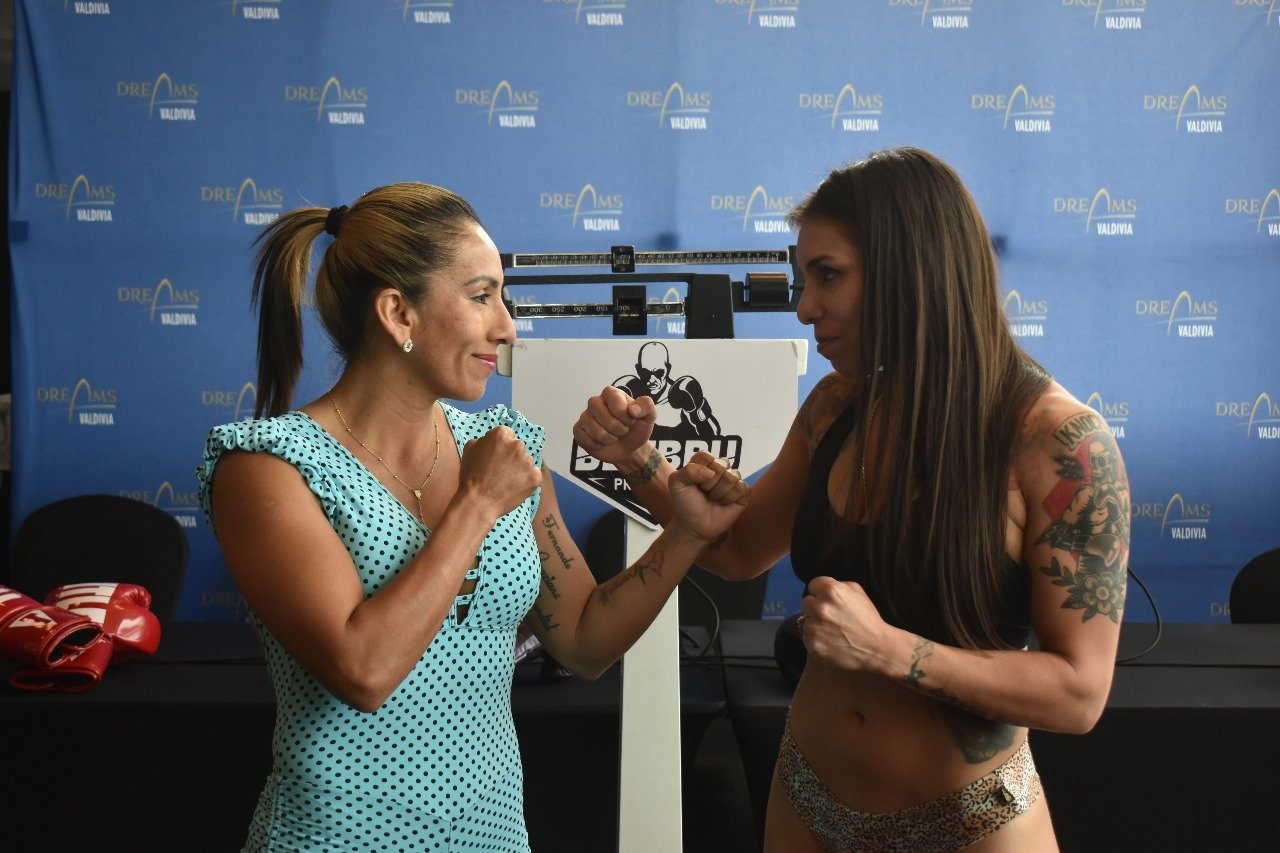Daniela Asenjo pelea esta noche ante rival boliviana en el Dreams