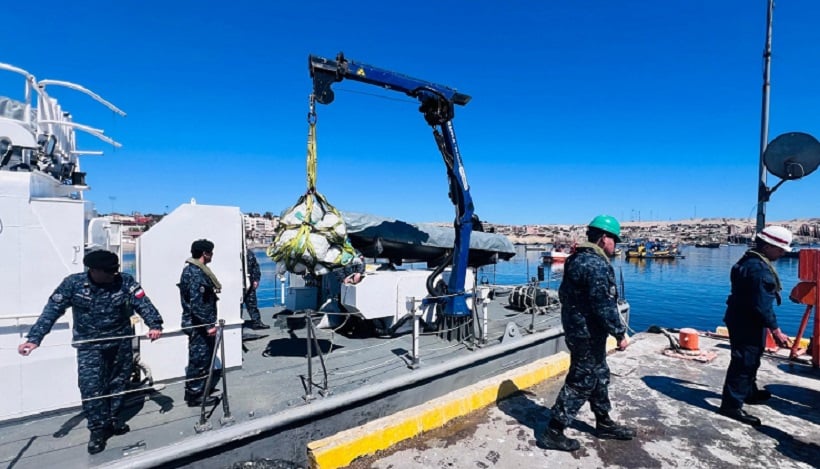 Recurso en veda: 1,6 toneladas de machas decomisó Armada en caleta El Cisne en Caldera