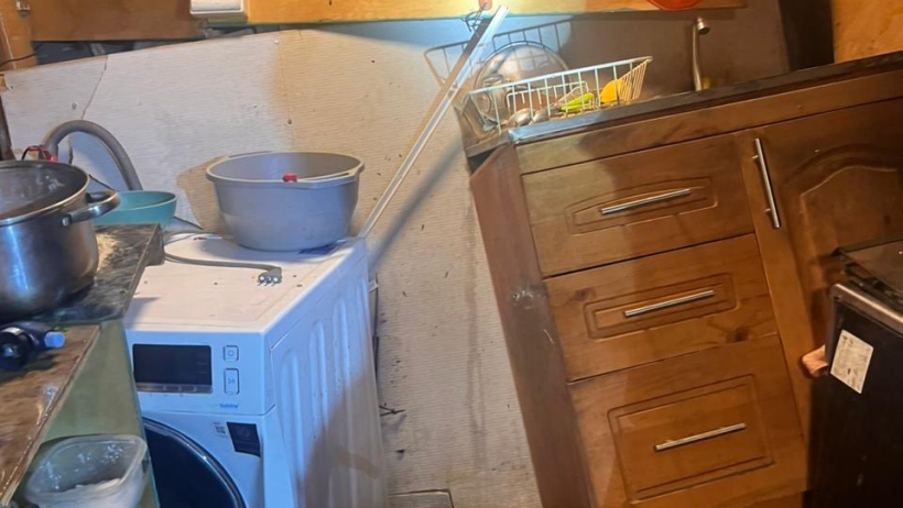 Remoción en masa en población Padre Hurtado de Puerto Montt afectó 4 viviendas y dejó 11 evacuados