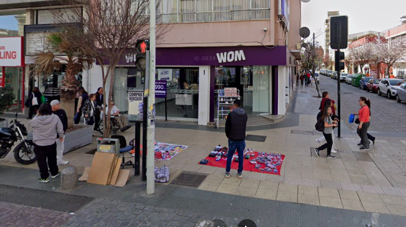 Delincuentes saquearon sucursal de Wom en pleno centro de Viña del Mar