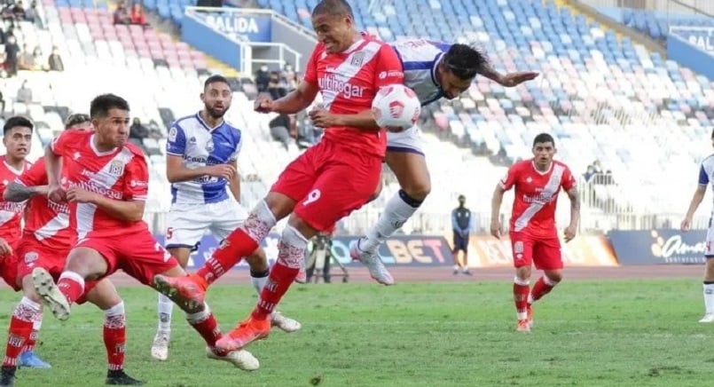 Deportes Antofagasta cayó 2-0 ante Curicó Unido y pierde puntos clave para llegar a la liguilla
