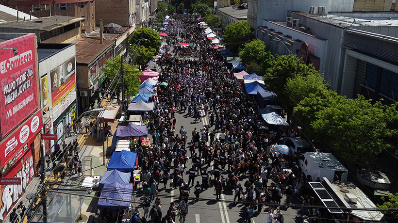 [VIDEO] Las coloridas postales del pasacalle central del Festival Mil Tambores en Valparaíso