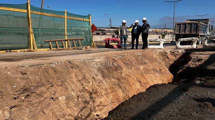 Avanzan obras del colector de alcantarillado en avenida de Alto Hospicio