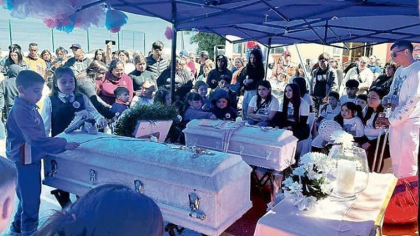 Claman justicia en el triste adiós de hermanitos fallecidos en colisión