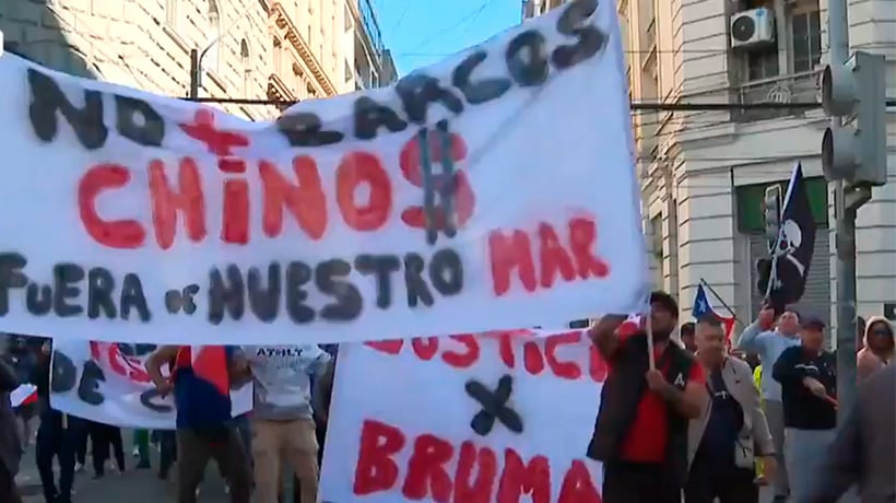 Valparaíso: Pescadores artesanales se manifestaron contra presencia de flota china en las costas chilenas Valparaíso: Pescadores artesanales se manifestaron contra presencia de flota china en las costas chilenas