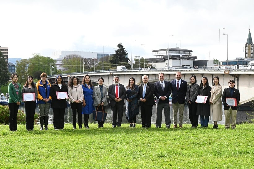 Cinco jóvenes de Los Ríos reciben becas de chino mandarín en alianza con China