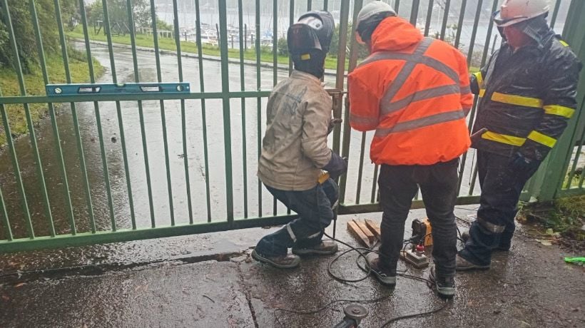 Efectúan mejoras en cierres perimetrales y luminarias del Chinquihue para partido de Deportes Puerto Montt y Colo-Colo
