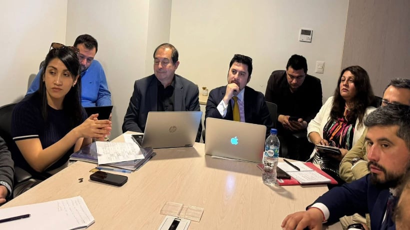 Alcalde de Ancud se reúne con la Dirección de Educación Pública para definir estatus de funcionarios no traspasados al SLEP Chiloé