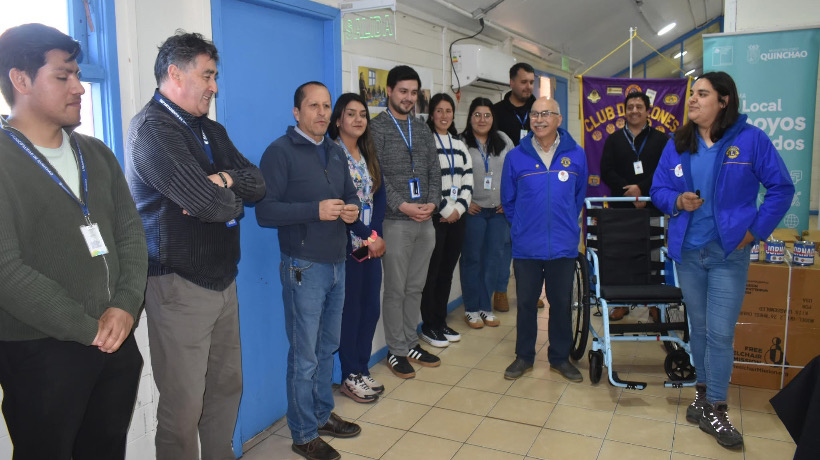 Municipalidad de Quinchao y Club de Leones de Achao firman comodato para entregar 30 sillas de ruedas