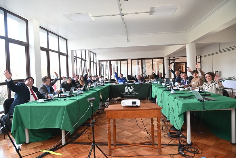 Gore Los Ríos destina recursos en la seguridad y eficiencia de Malalhue con mejoramiento de alumbrado público