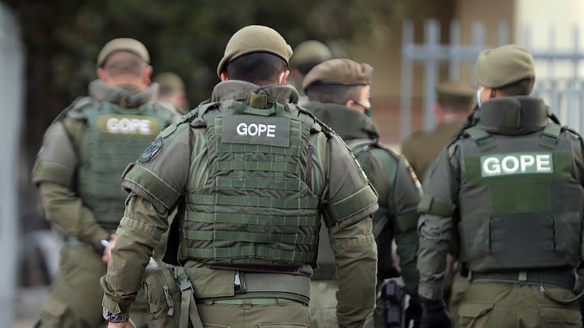 Paquete sospechoso movilizó al GOPE a las afueras del Banco de Chile en Viña del Mar Paquete sospechoso movilizó al GOPE a las afueras del Banco de Chile en Viña del Mar