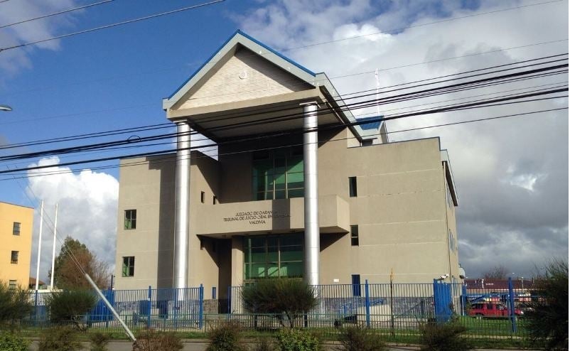 Valdivia: abuelo de 81 años de edad fue condenado a 10 años y un día de cárcel por violación de una nieta Valdivia: abuelo de 81 años de edad fue condenado a 10 años y un día de cárcel por violación de una nieta