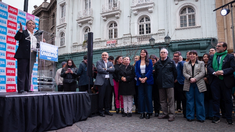 Equipo económico de Jara se sumó a las críticas a propuestas de recorte de Kast: &quot;Simplemente no cuadra&quot;