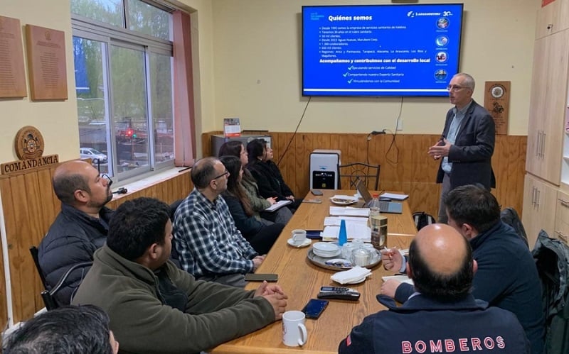 Valdivia: Bomberos y Aguas Décima preparan innovaciones para aumentar aportantes en la campaña de la boleta