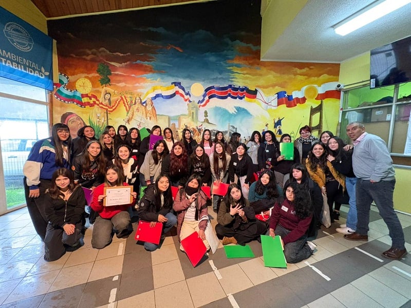 Estudiantes de Corral protagonizaron taller de liderazgo femenino Estudiantes de Corral protagonizaron taller de liderazgo femenino