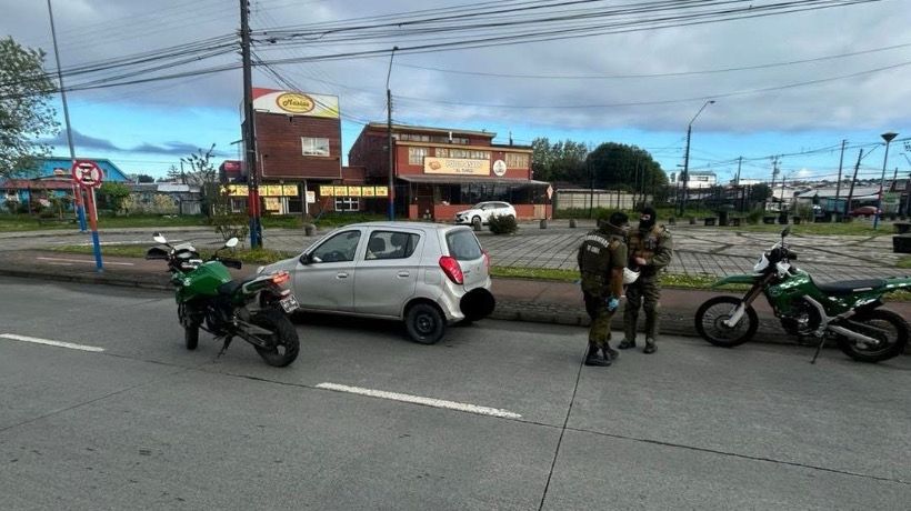 Carabineros detiene a tres sujetos tras robo de vehículo en Pelluhuín Puerto Montt