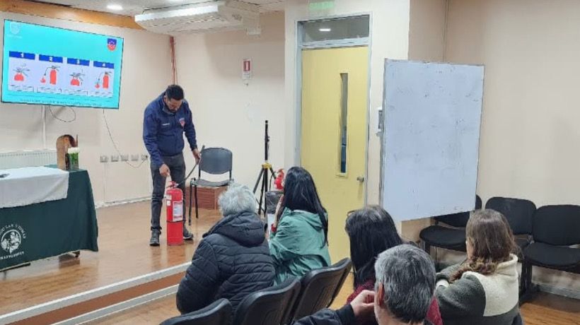 Realizan capacitación sobre respuesta a emergencias para vecinos de la población Alta Vista