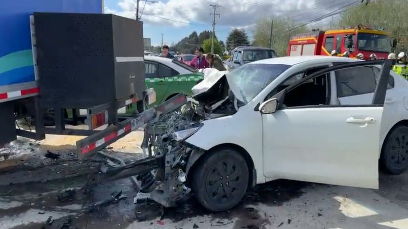 Un lesionado dejó colisión entre vehículo y camión del Desam