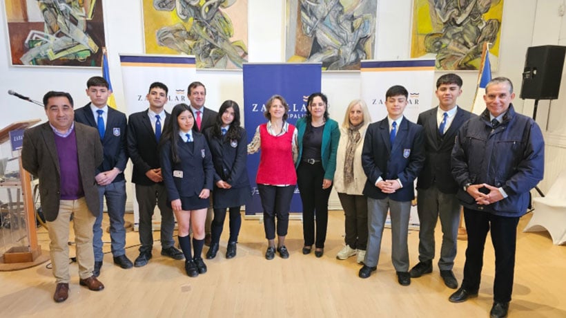 Estudiantes de Zapallar brillaron en el Primer Concurso de Debate Escolar 2025 Estudiantes de Zapallar brillaron en el Primer Concurso de Debate Escolar 2025