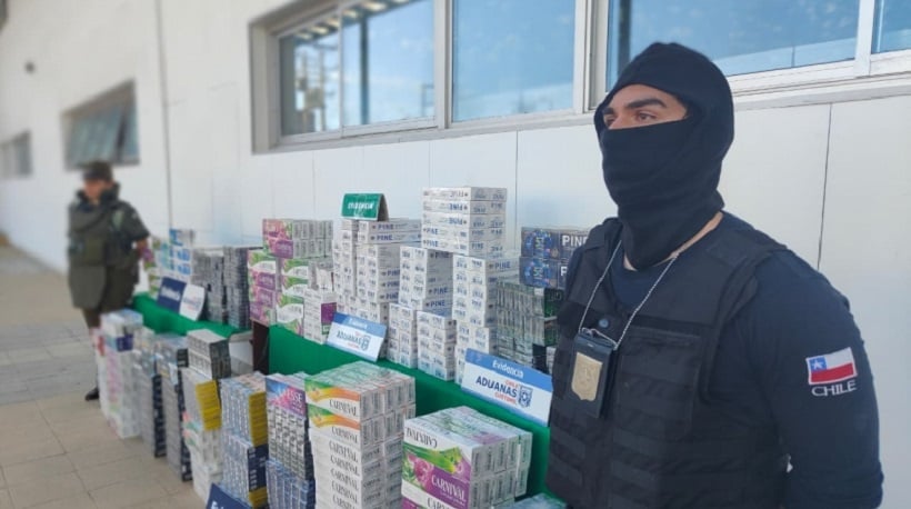 Aduanas y OS-9 incautan más de 7 mil cajetillas de cigarrillos en casa de Arica Aduanas y OS-9 incautan más de 7 mil cajetillas de cigarrillos en casa de Arica