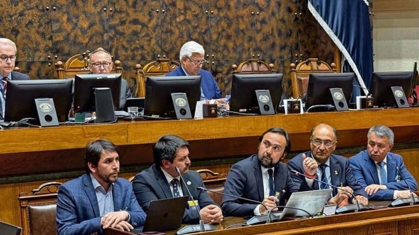 Gobernador y alcaldes de Ñuble defienden presupuesto en el Senado Gobernador y alcaldes de Ñuble defienden presupuesto en el Senado