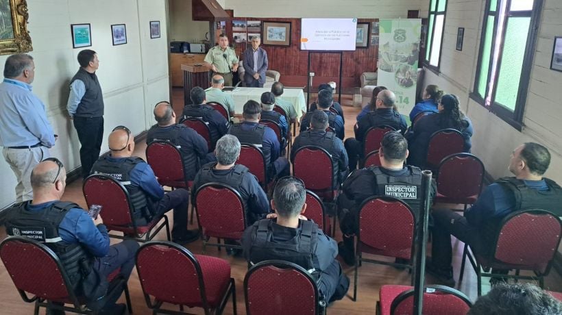 Carabineros capacita a personal municipal en Iquique Carabineros capacita a personal municipal en Iquique