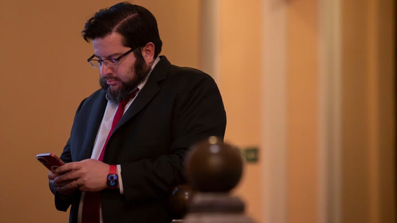 Valenzuela tras dichos de "parásitos": Guerra es contra los "malos funcionarios públicos" y no al interior de la derecha Valenzuela tras dichos de "parásitos": Guerra es contra los "malos funcionarios públicos" y no al interior de la derecha