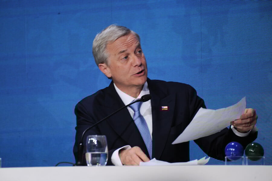Kast aseguró que votaría por Matthei, Parisi o Kaiser "si ellos pasan a segunda vuelta" Kast aseguró que votaría por Matthei, Parisi o Kaiser "si ellos pasan a segunda vuelta"