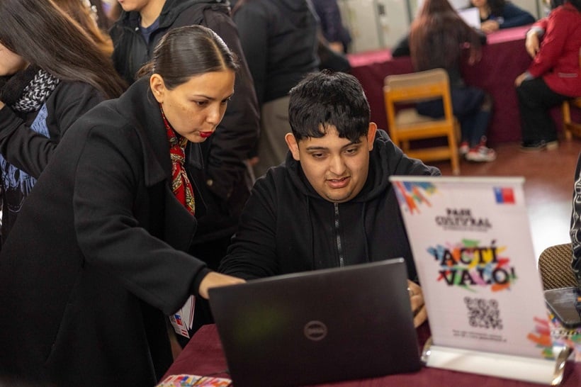 Estudiantes de Liceo Técnico de Valdivia activaron su Pase Cultural en jornada liderada por la ministra de las Culturas Carolina Arredondo Estudiantes de Liceo Técnico de Valdivia activaron su Pase Cultural en jornada liderada por la ministra de las Culturas Carolina Arredondo