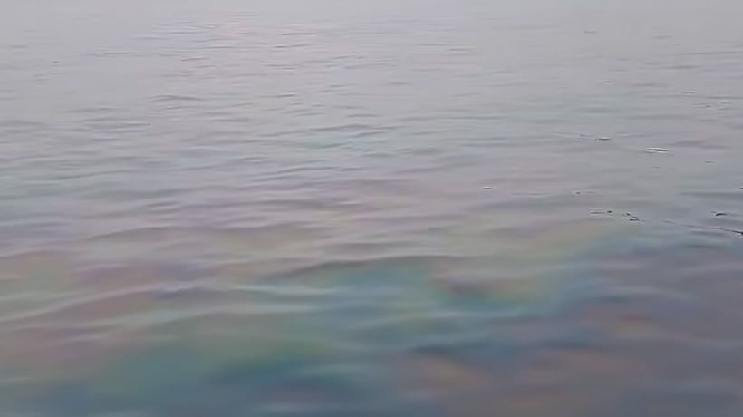 Investigan aparición de mancha oleosa en la bahía de Quintero Investigan aparición de mancha oleosa en la bahía de Quintero