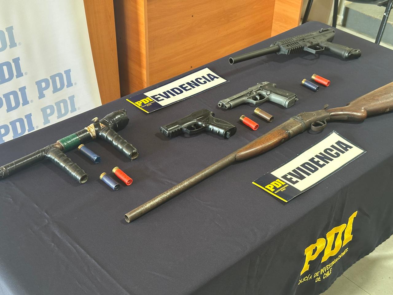 PDI detuvo a dos sujetos por infracción a la Ley de Armas en La Unión PDI detuvo a dos sujetos por infracción a la Ley de Armas en La Unión