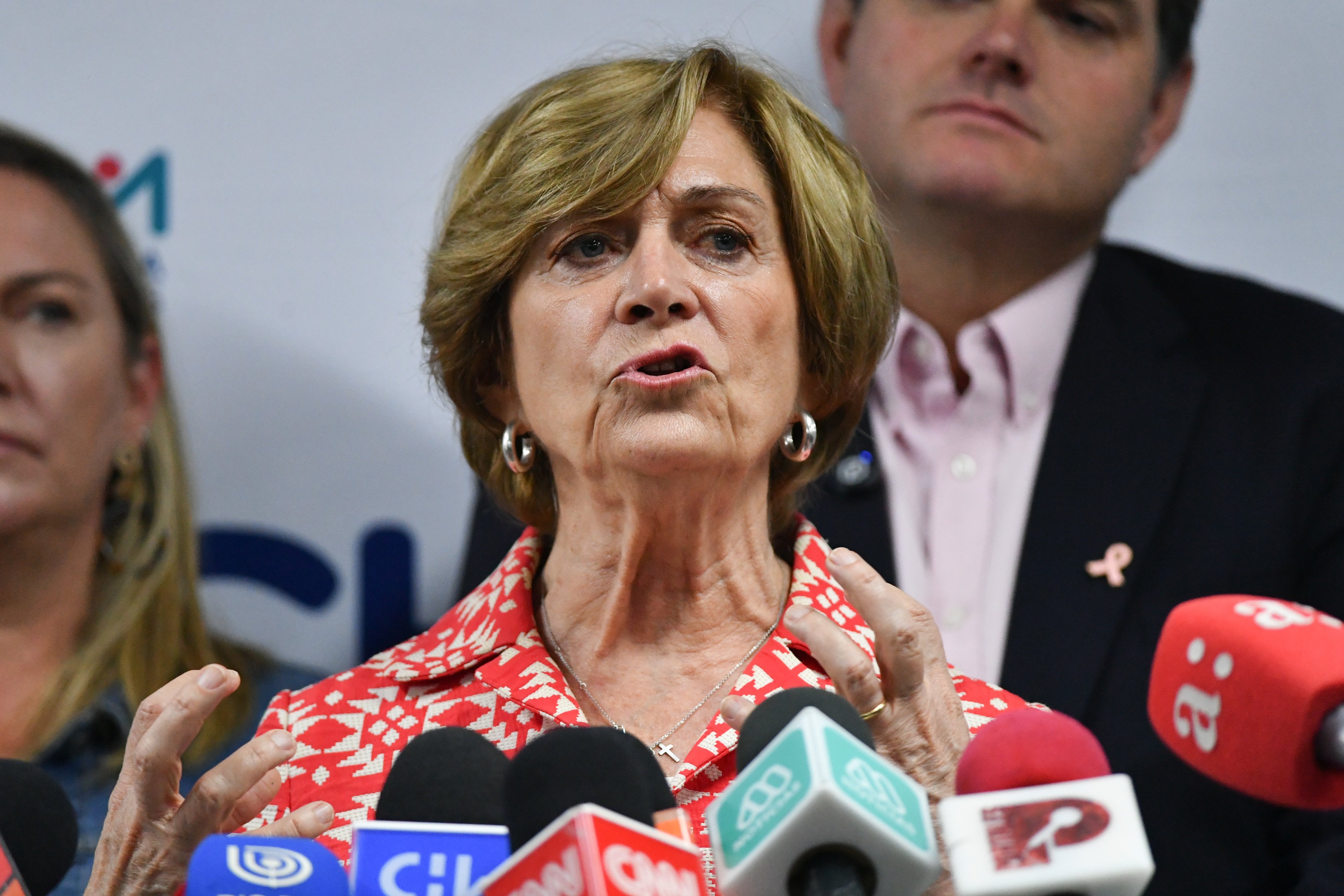 Por cobros excesivos en cuentas de luz: Matthei asegura que es un "escándalo que no se puede dejar pasar" Por cobros excesivos en cuentas de luz: Matthei asegura que es un "escándalo que no se puede dejar pasar"