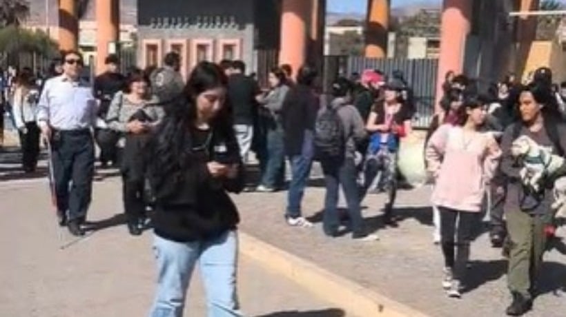 Universidad de Antofagasta evacúa sus campus tras amenaza telefónica Universidad de Antofagasta evacúa sus campus tras amenaza telefónica