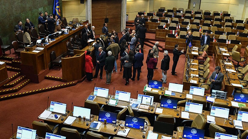 Bochorno en la Cámara: la lista de los 49 diputados que asistieron a la fallida sesión por falta de quórum Bochorno en la Cámara: la lista de los 49 diputados que asistieron a la fallida sesión por falta de quórum