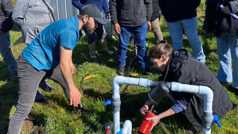 Jornada de campo en Chonchi destacó proyectos de uso eficiente del agua en predios rurales Jornada de campo en Chonchi destacó proyectos de uso eficiente del agua en predios rurales