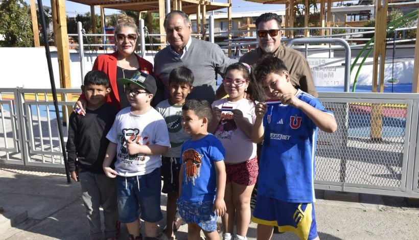 Vecinos celebran inauguración de la Plaza Agustín Miranda Sapiaín en Mejillones Vecinos celebran inauguración de la Plaza Agustín Miranda Sapiaín en Mejillones