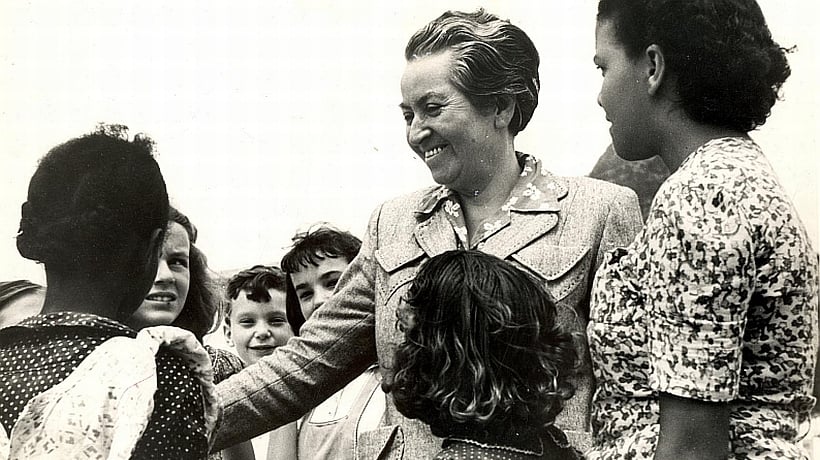 Escolares de Puerto Montt crearán obras visuales en honor a Gabriela Mistral Escolares de Puerto Montt crearán obras visuales en honor a Gabriela Mistral