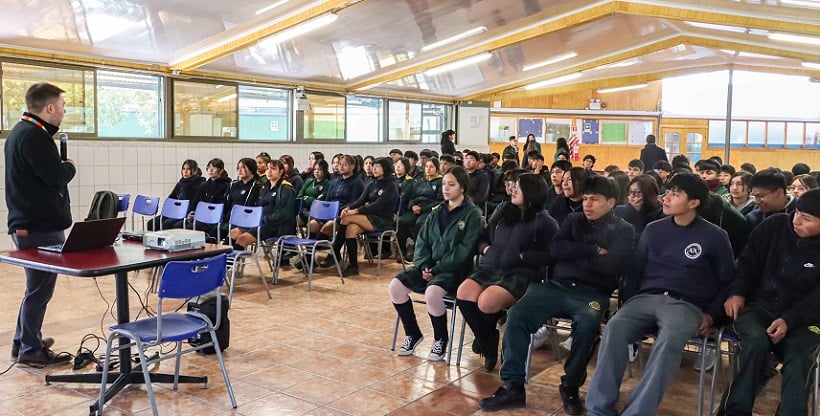 División Ministro Hales realiza charla vocacional para estudiantes de Calama División Ministro Hales realiza charla vocacional para estudiantes de Calama