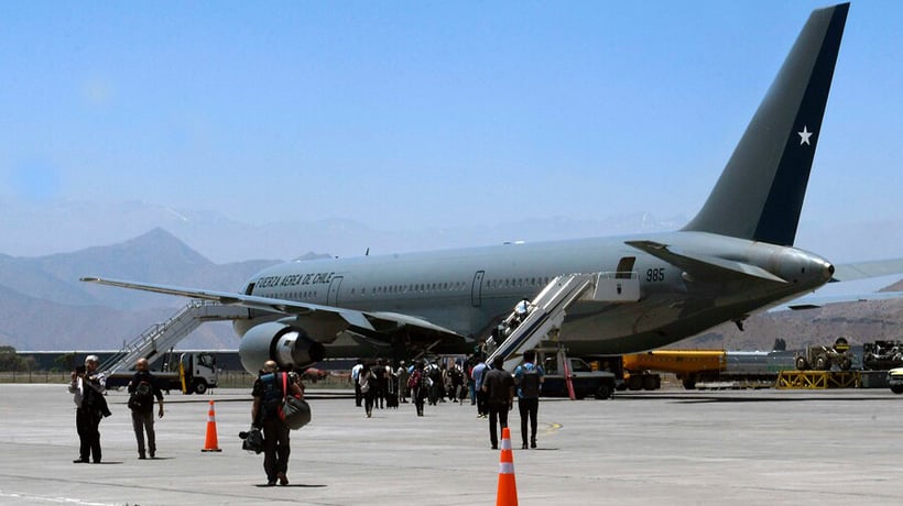 Avión presidencial fue fumigado tras llegada a Chile: Se detectó una polilla en la bodega de carga Avión presidencial fue fumigado tras llegada a Chile: Se detectó una polilla en la bodega de carga