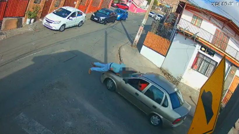Condenan a seis años de cárcel a conductor que huyó con adulto mayor sobre el capó de vehículo tras colisión en Antofagasta Condenan a seis años de cárcel a conductor que huyó con adulto mayor sobre el capó de vehículo tras colisión en Antofagasta