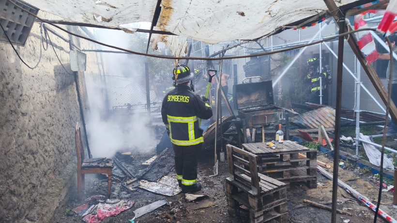Incendio en Villa Los Aromos obligó a evacuar jardín infantil en Quillota Incendio en Villa Los Aromos obligó a evacuar jardín infantil en Quillota