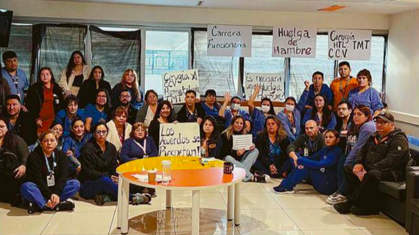 Tres funcionarios inician huelga de hambre en el Hospital Gustavo Fricke Tres funcionarios inician huelga de hambre en el Hospital Gustavo Fricke