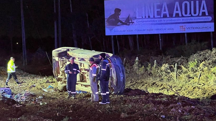 Volcamiento de auto en la Ruta 5 movilizó a bomberos de Puerto Montt y Puerto Varas Volcamiento de auto en la Ruta 5 movilizó a bomberos de Puerto Montt y Puerto Varas