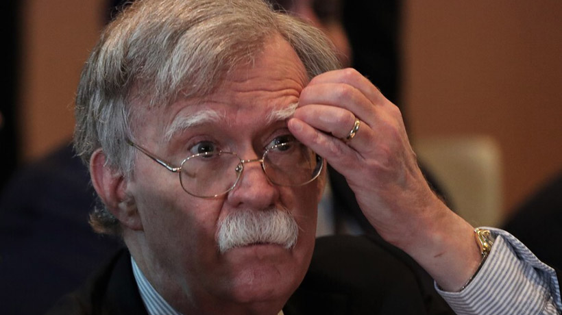 Exasesor de Trump se entrega a las autoridades tras imputación por documentos clasificados