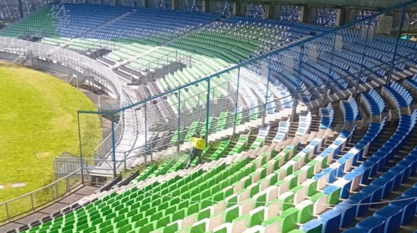 Municipalidad de Puerto Montt realiza operativo de limpieza en Estadio Chinquihue Municipalidad de Puerto Montt realiza operativo de limpieza en Estadio Chinquihue
